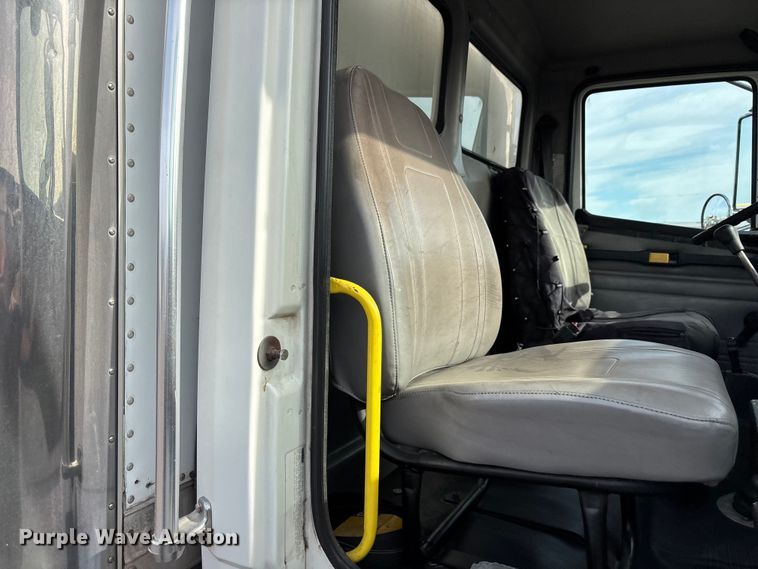 image for item FH7530 1999 Freightliner FL70 refrigerated truck