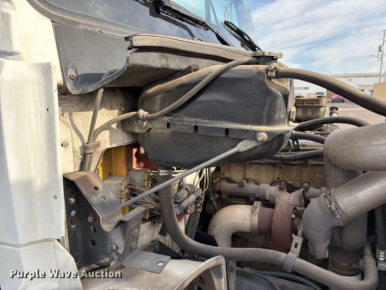 image for item FH7530 1999 Freightliner FL70 refrigerated truck