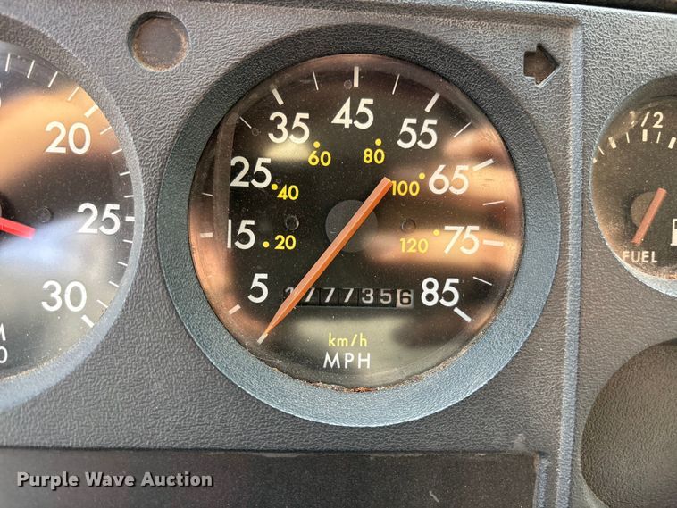 image for item FH7530 1999 Freightliner FL70 refrigerated truck