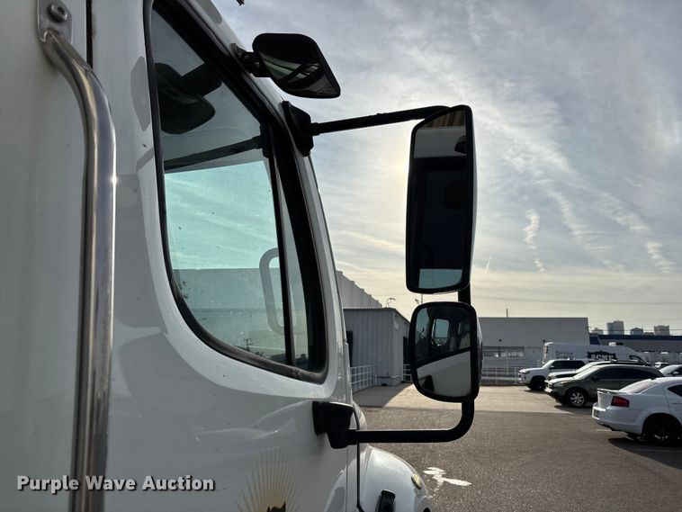 image for item FH7531 2013 Freightliner Business Class M2 refrigerated truck