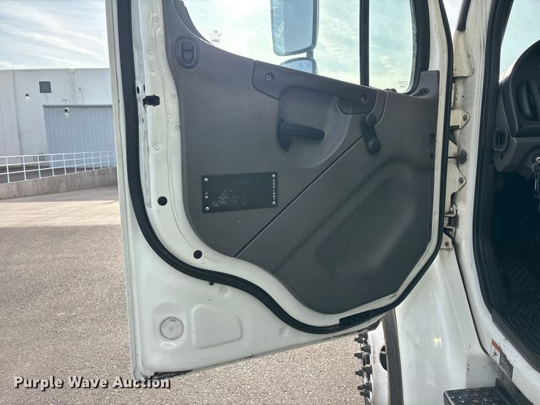 image for item FH7531 2013 Freightliner Business Class M2 refrigerated truck
