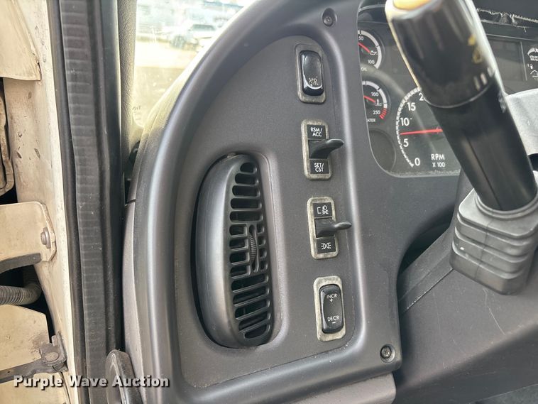 image for item FH7531 2013 Freightliner Business Class M2 refrigerated truck