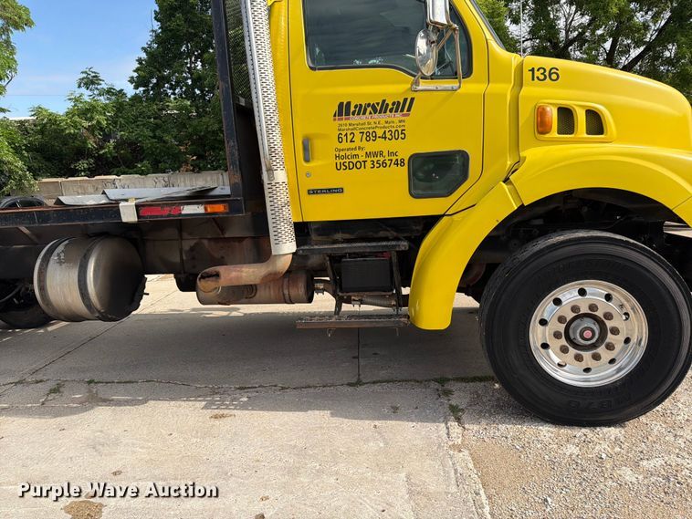 image for item FK0253 1999 Sterling L7500 flatbed truck