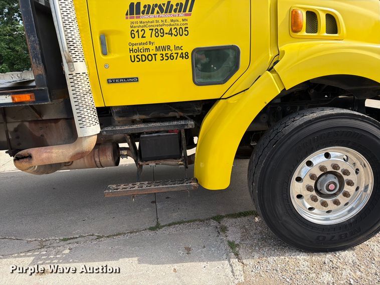 image for item FK0253 1999 Sterling L7500 flatbed truck