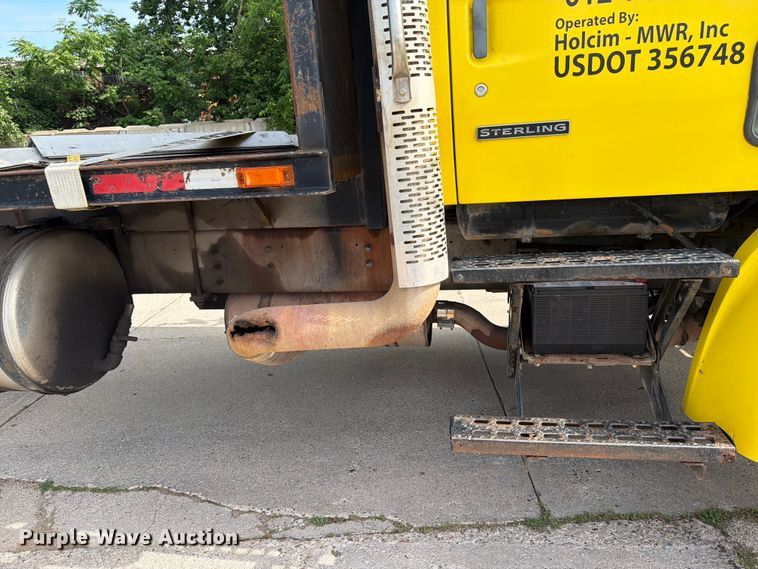 image for item FK0253 1999 Sterling L7500 flatbed truck