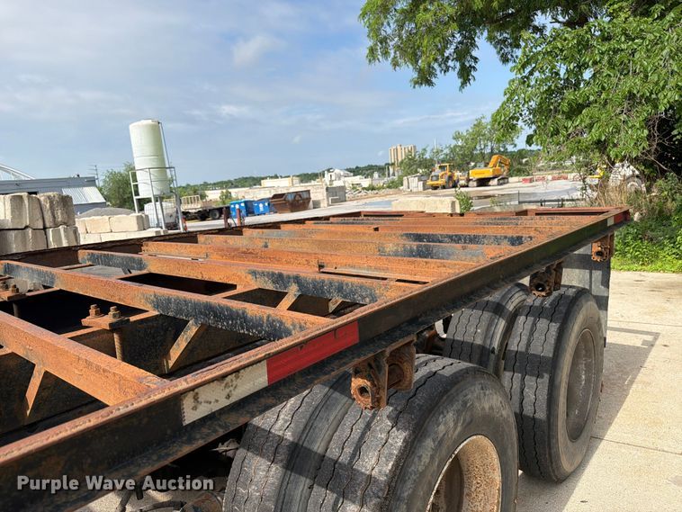 image for item FK0253 1999 Sterling L7500 flatbed truck