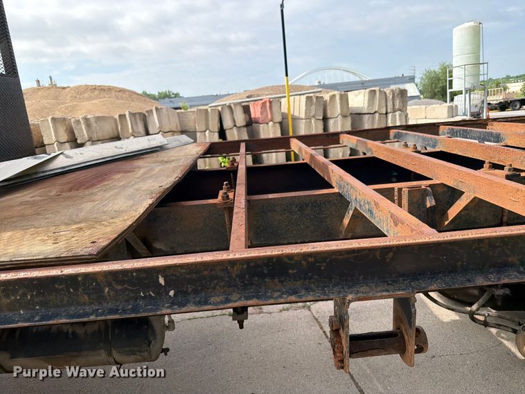 image for item FK0253 1999 Sterling L7500 flatbed truck