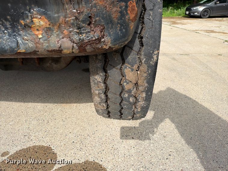 image for item FK0253 1999 Sterling L7500 flatbed truck