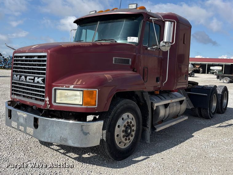 1994 Mack CH613 semi truck