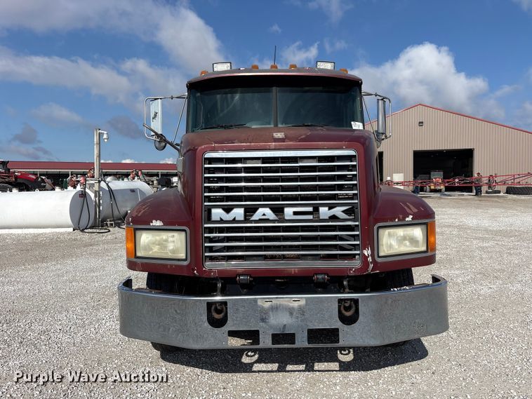 image for item FK1427 1994 Mack CH613 semi truck