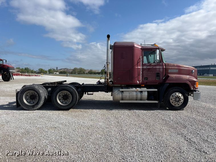 image for item FK1427 1994 Mack CH613 semi truck
