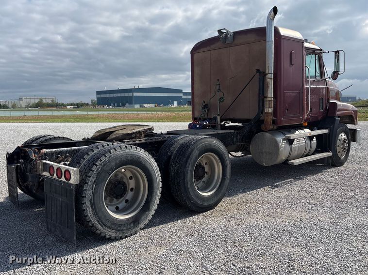image for item FK1427 1994 Mack CH613 semi truck