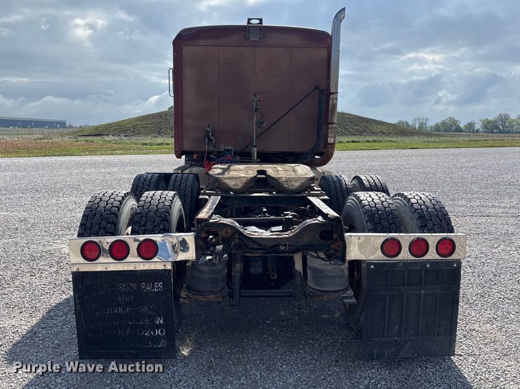 image for item FK1427 1994 Mack CH613 semi truck
