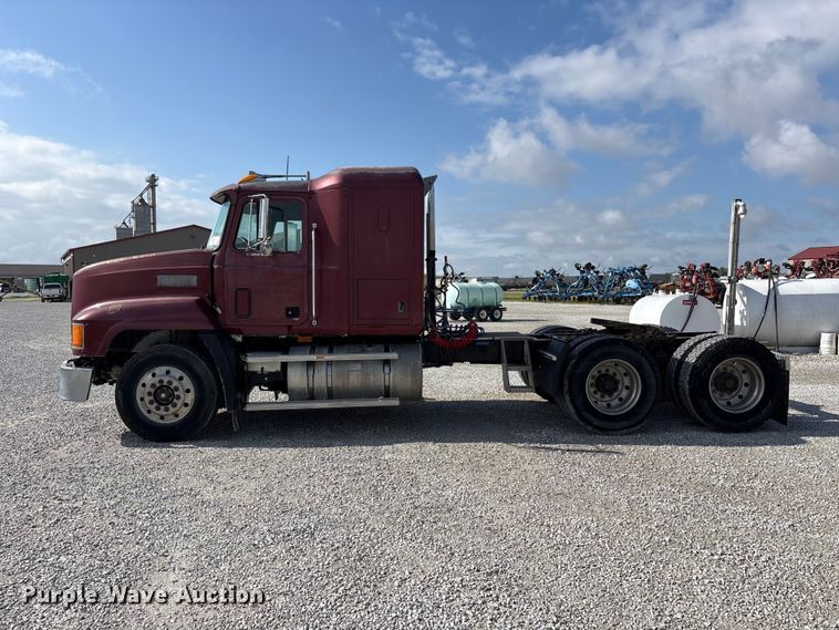 image for item FK1427 1994 Mack CH613 semi truck