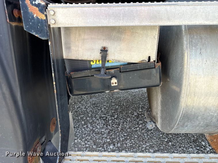 image for item FK1427 1994 Mack CH613 semi truck