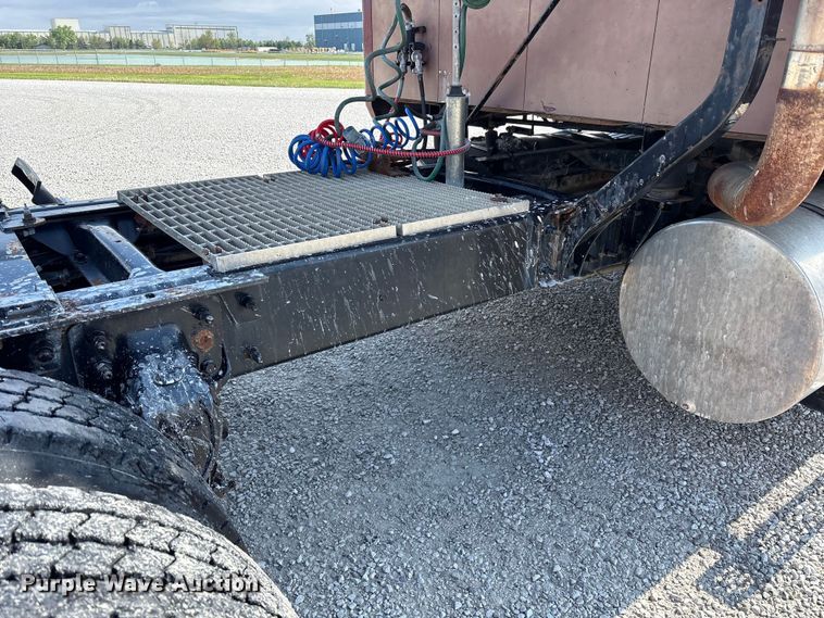 image for item FK1427 1994 Mack CH613 semi truck