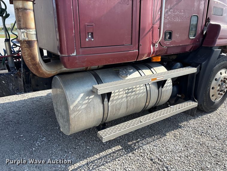 image for item FK1427 1994 Mack CH613 semi truck
