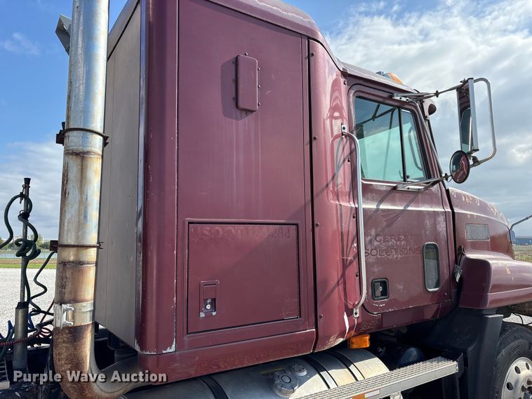 image for item FK1427 1994 Mack CH613 semi truck