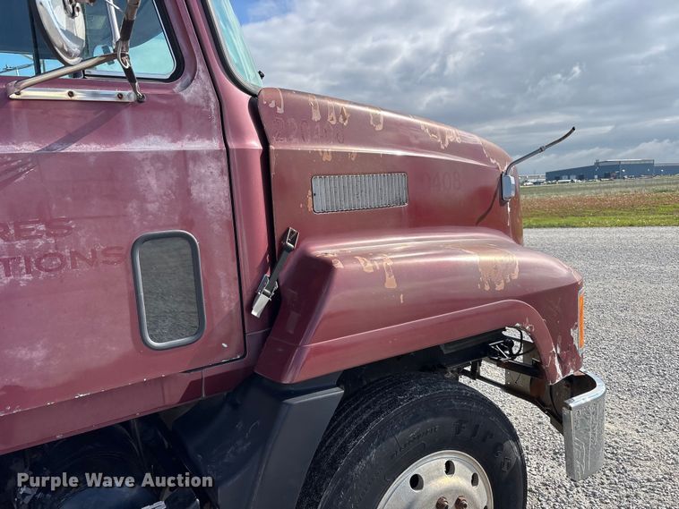 image for item FK1427 1994 Mack CH613 semi truck