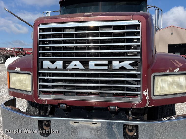 image for item FK1427 1994 Mack CH613 semi truck