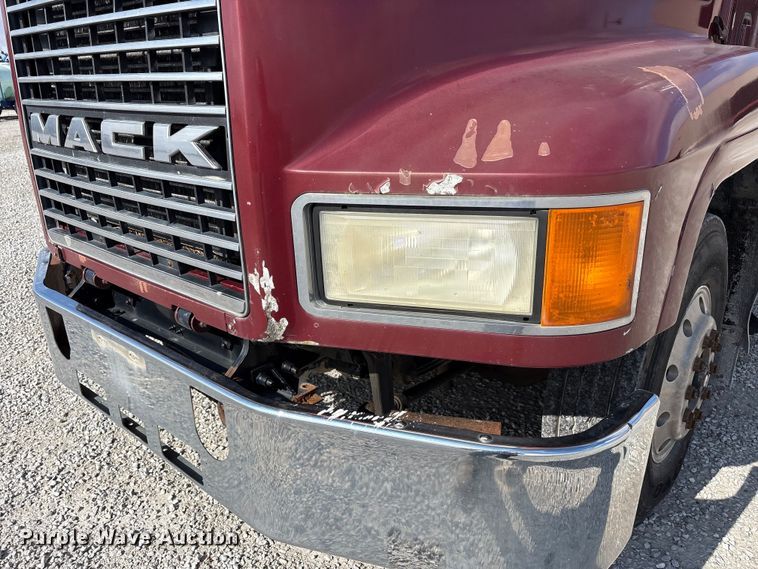 image for item FK1427 1994 Mack CH613 semi truck
