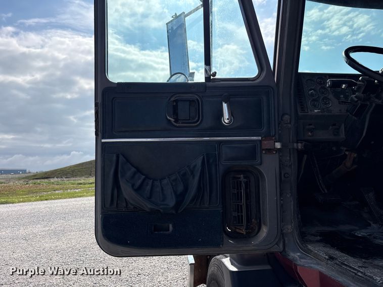 image for item FK1427 1994 Mack CH613 semi truck