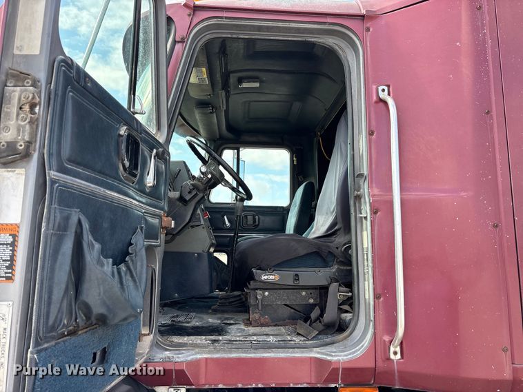 image for item FK1427 1994 Mack CH613 semi truck