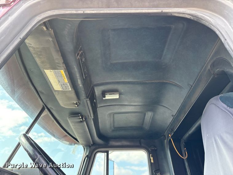 image for item FK1427 1994 Mack CH613 semi truck