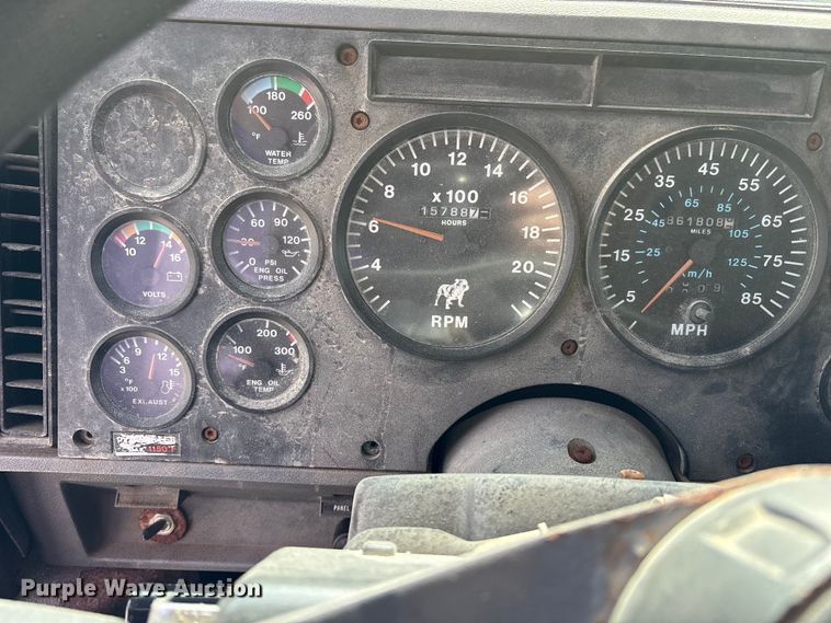 image for item FK1427 1994 Mack CH613 semi truck
