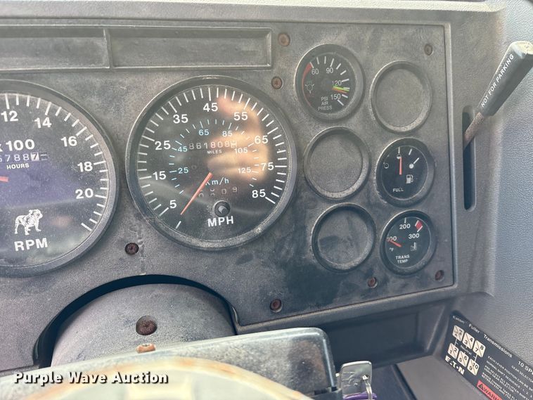 image for item FK1427 1994 Mack CH613 semi truck