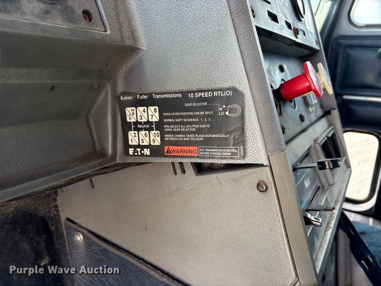 image for item FK1427 1994 Mack CH613 semi truck