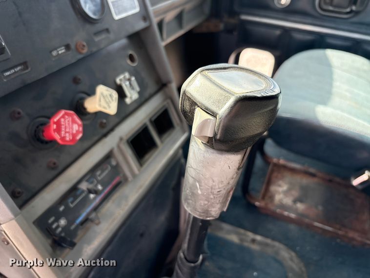 image for item FK1427 1994 Mack CH613 semi truck