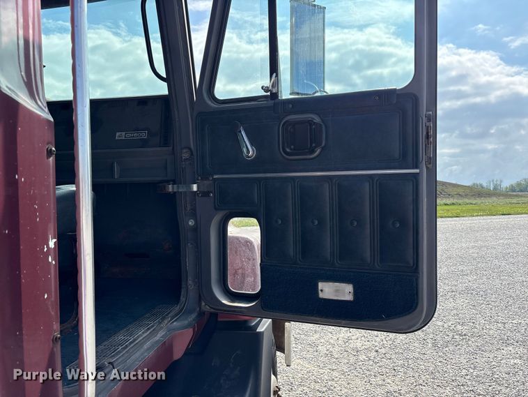 image for item FK1427 1994 Mack CH613 semi truck