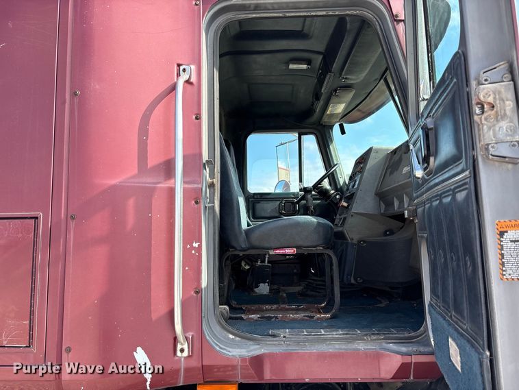 image for item FK1427 1994 Mack CH613 semi truck
