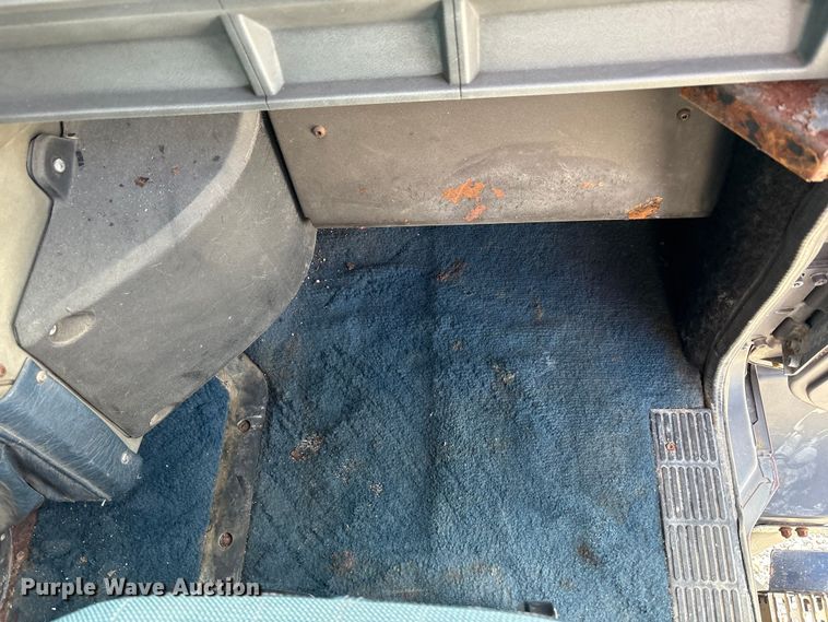 image for item FK1427 1994 Mack CH613 semi truck