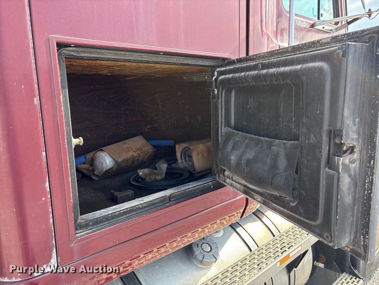 image for item FK1427 1994 Mack CH613 semi truck