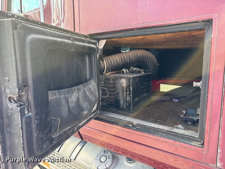 image for item FK1427 1994 Mack CH613 semi truck