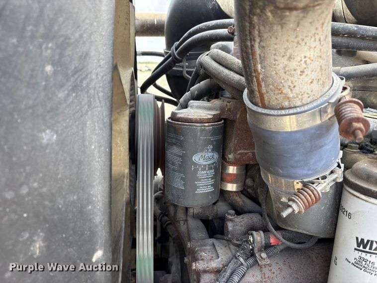 image for item FK1427 1994 Mack CH613 semi truck