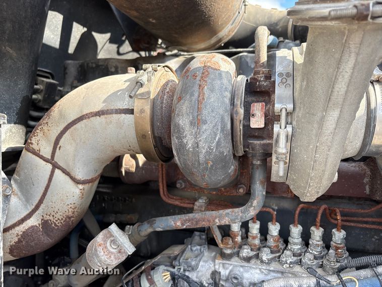 image for item FK1427 1994 Mack CH613 semi truck