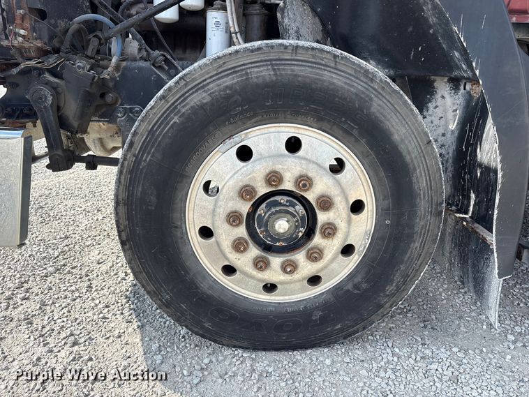 image for item FK1427 1994 Mack CH613 semi truck