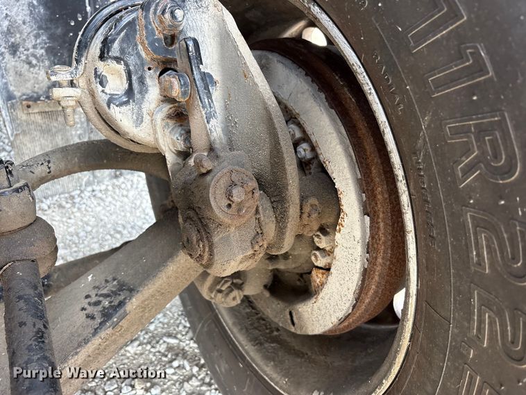 image for item FK1427 1994 Mack CH613 semi truck