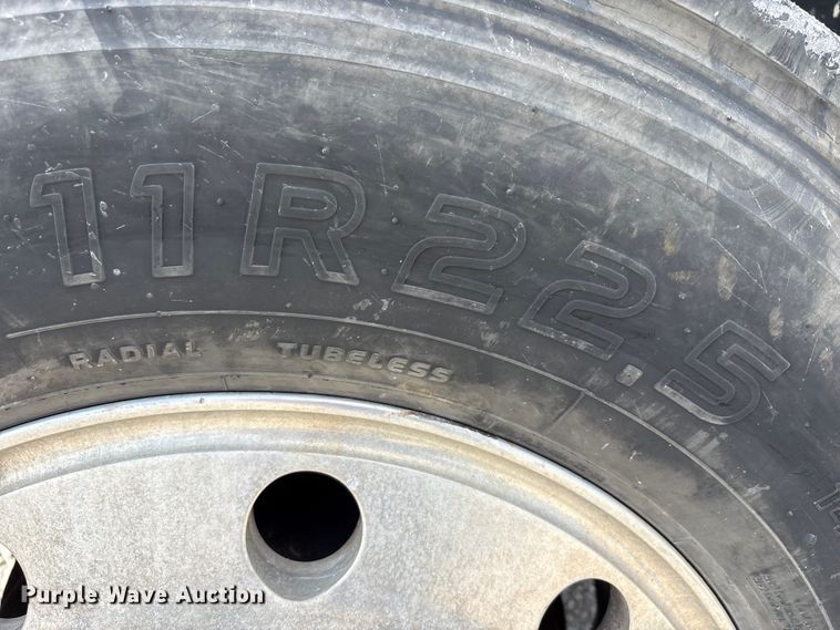 image for item FK1427 1994 Mack CH613 semi truck