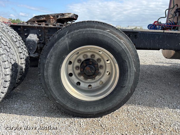 image for item FK1427 1994 Mack CH613 semi truck