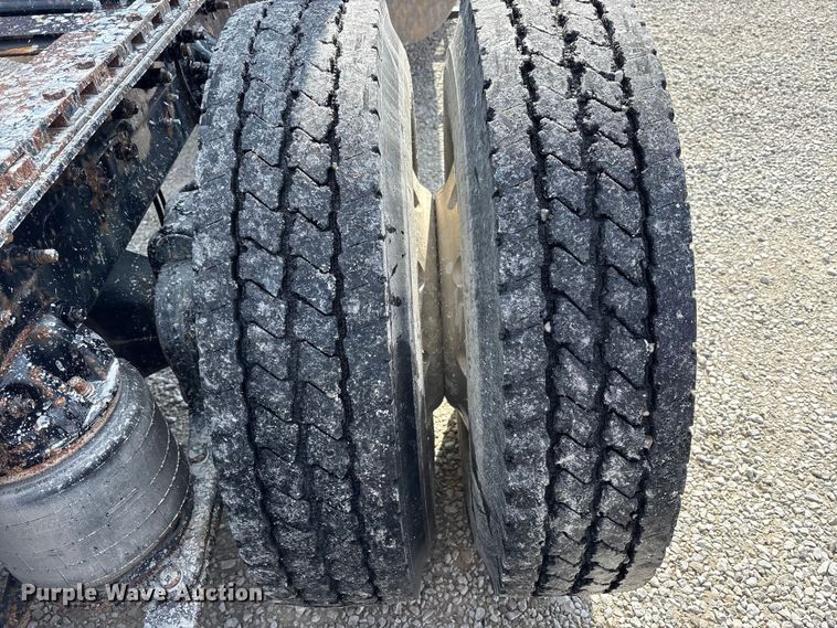 image for item FK1427 1994 Mack CH613 semi truck