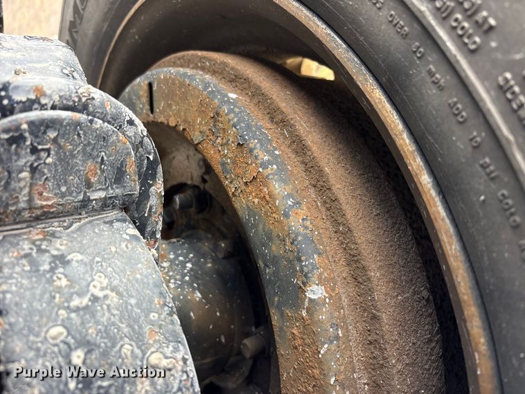 image for item FK1427 1994 Mack CH613 semi truck