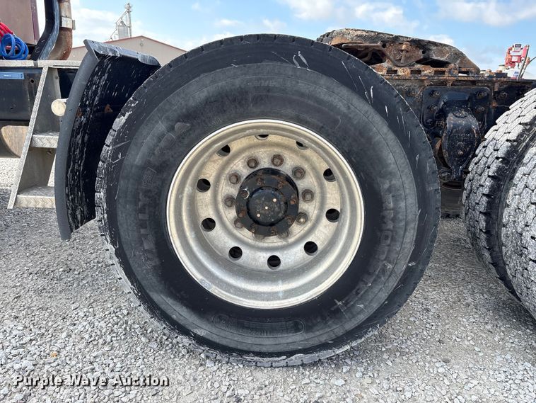 image for item FK1427 1994 Mack CH613 semi truck