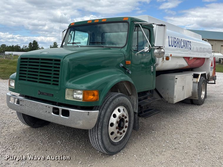 2000 International 4900 fuel truck
