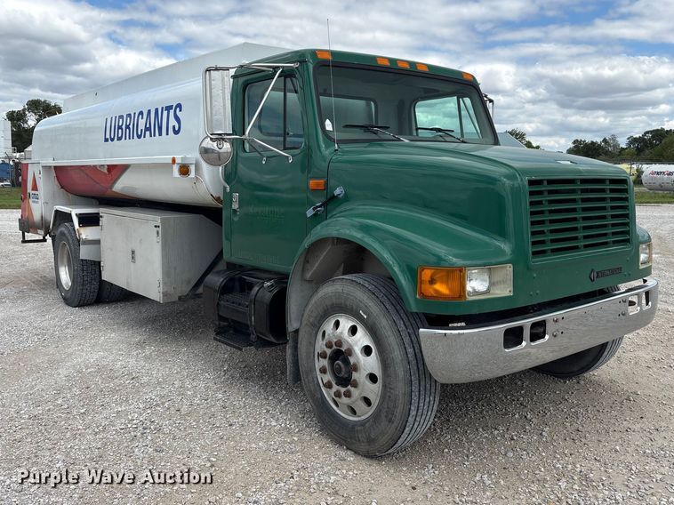 image for item FK1429 2000 International 4900 fuel truck