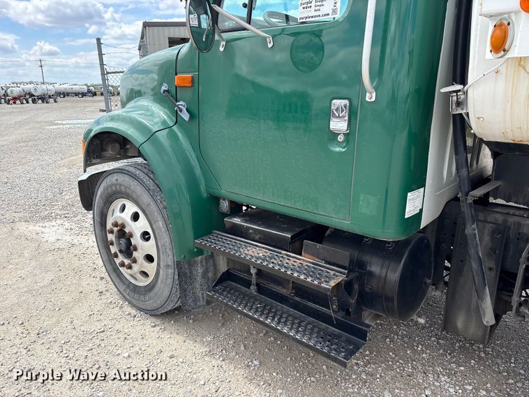 image for item FK1429 2000 International 4900 fuel truck