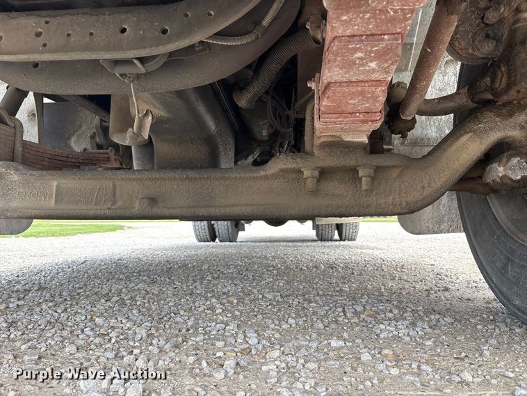 image for item FK1429 2000 International 4900 fuel truck